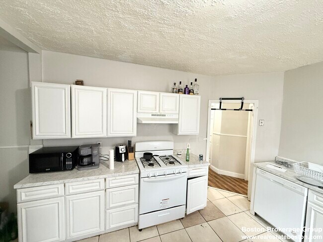 Building Photo - 17 Cawfield St