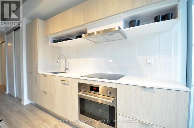 Photo du bâtiment - 8 Hillsdale Ave E