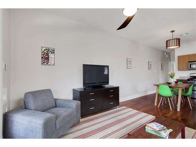 Living room - 1639 Alvar St