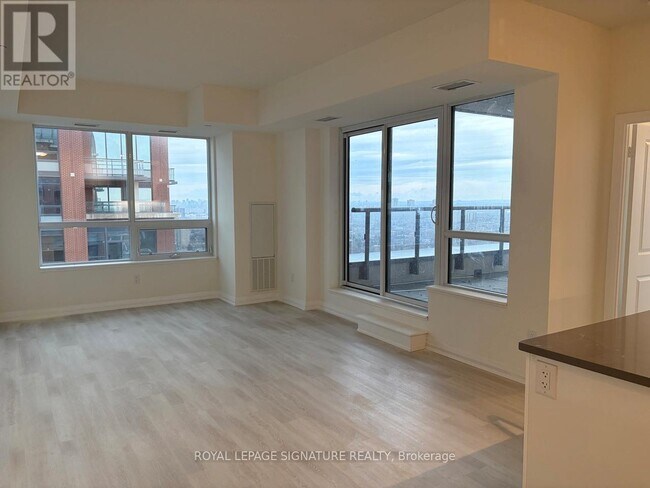 Photo du bâtiment - 3270 Sheppard Ave E