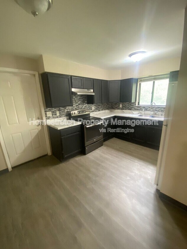 Foto principal - 6657 Kenwood Dr
