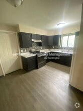 Building Photo - 6657 Kenwood Dr
