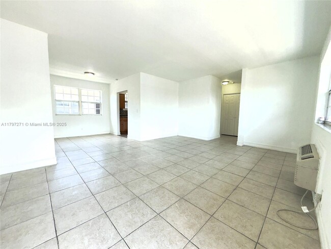 Foto del edificio - 1241 Normandy Dr