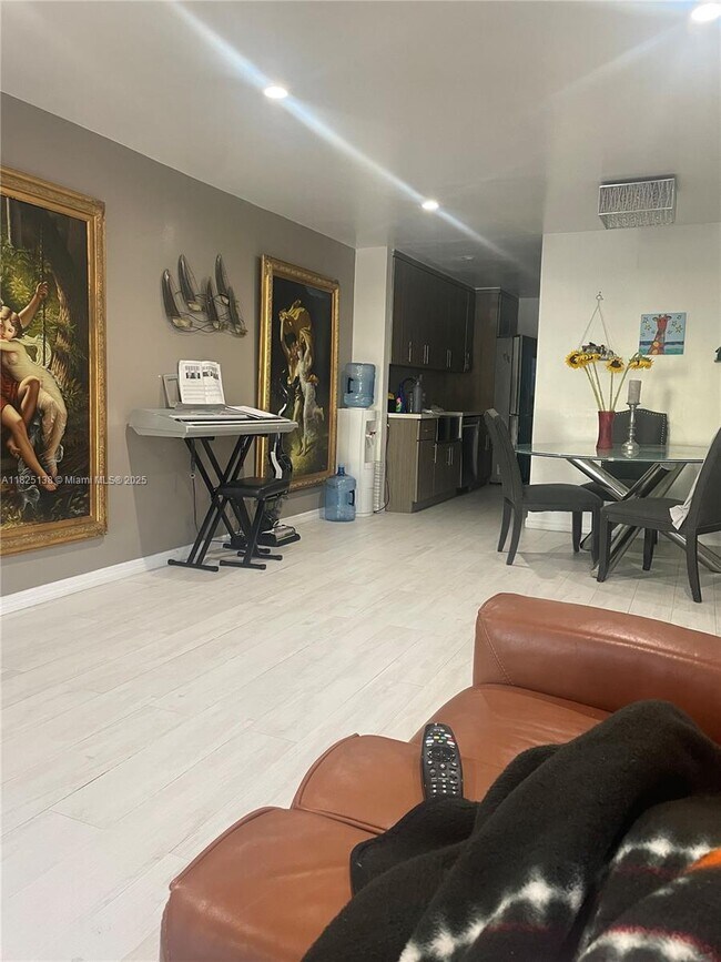 Foto del edificio - 301 Bonaventure Blvd