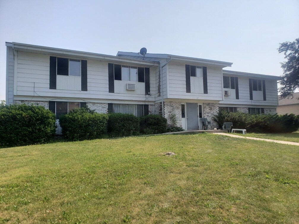 420 Appleton St, Plymouth, WI 53073 Apartments in Plymouth, WI