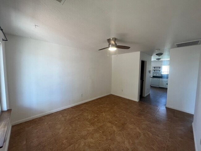 Building Photo - Pet Friendly Duplex in Cedar City!!!!