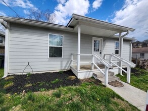 Building Photo - 305 Ziegler St