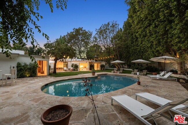 Foto del edificio - 9451 Hidden Valley Pl