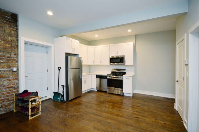 Building Photo - Cozy Renovated 1 Bedroom in West Town