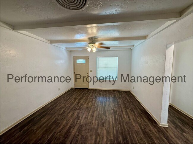 Building Photo - 720 Woodrow Ave
