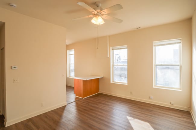 Foto del edificio - 747 Damen