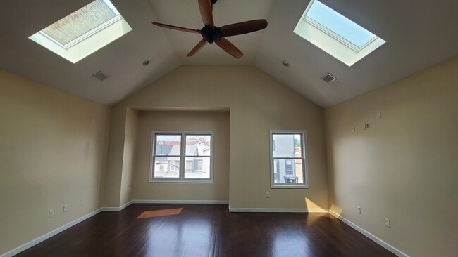 Building Photo - 43 Ravine Ave