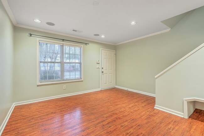 Building Photo - 502 Stinson Dr