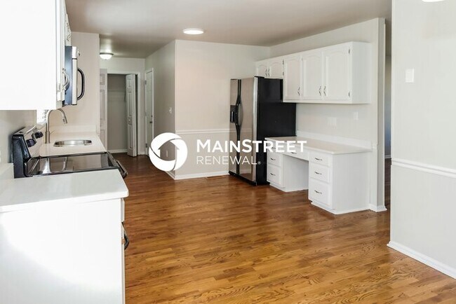 Building Photo - 4 Bedroom Pet-Friendly Home in HUNTSVILLE, AL with Main Street Renewal
