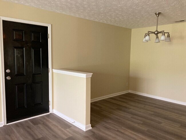 Foto del edificio - 1302 Waldrop Pl