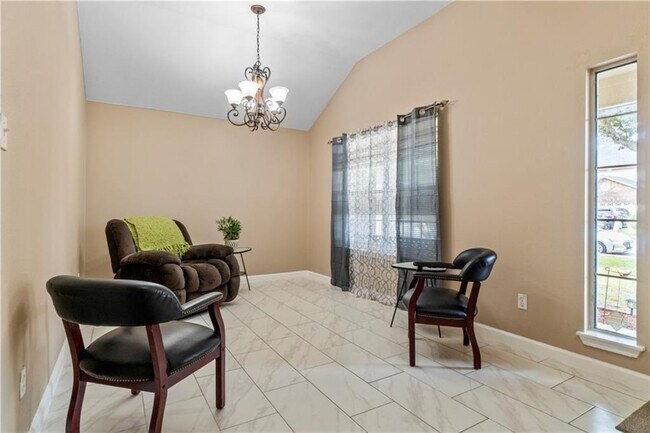 Foto del edificio - 240 Buttercup St