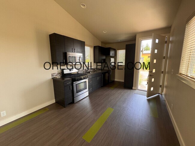 Foto del edificio - One bedroom stand alone house in Cal Young...