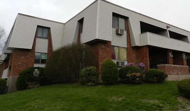 Building Photo - 565 Talcottville Rd