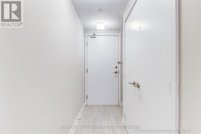 Building Photo - 181 Dundas St E