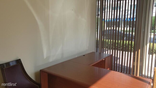 Building Photo - 1 br, 1.5 bath Condo - 900 E Atlantic Ave