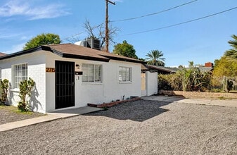 Building Photo - 2715 E Oak St