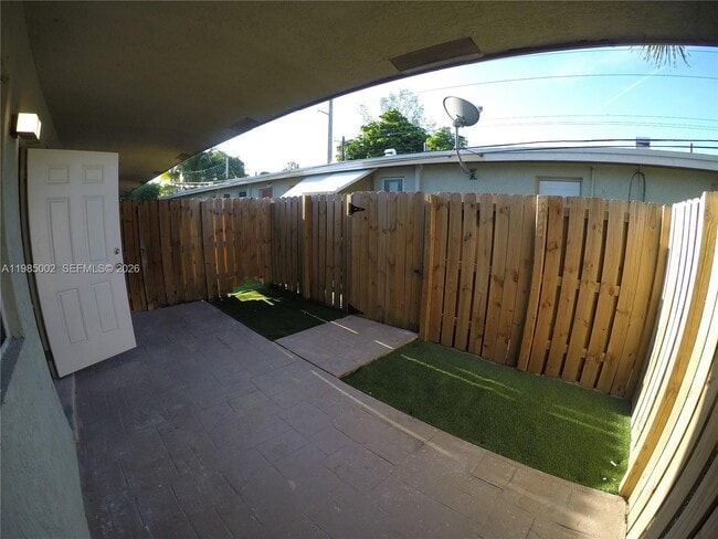 Building Photo - 1204 NE 5th Terrace