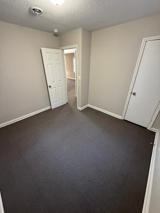 Building Photo - 411 Courson St