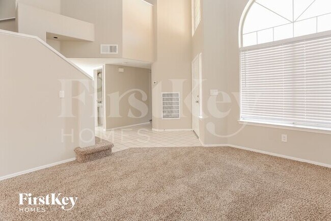 Building Photo - 1600 Glenrosa Dr
