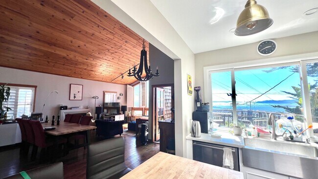 Foto del edificio - Charming Brown Shingle Home 3bd 2.5ba Nest...