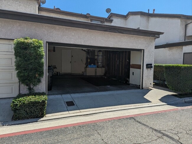 Building Photo - 9902 Aspen Cir