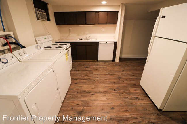 Building Photo - 1019 Moro St