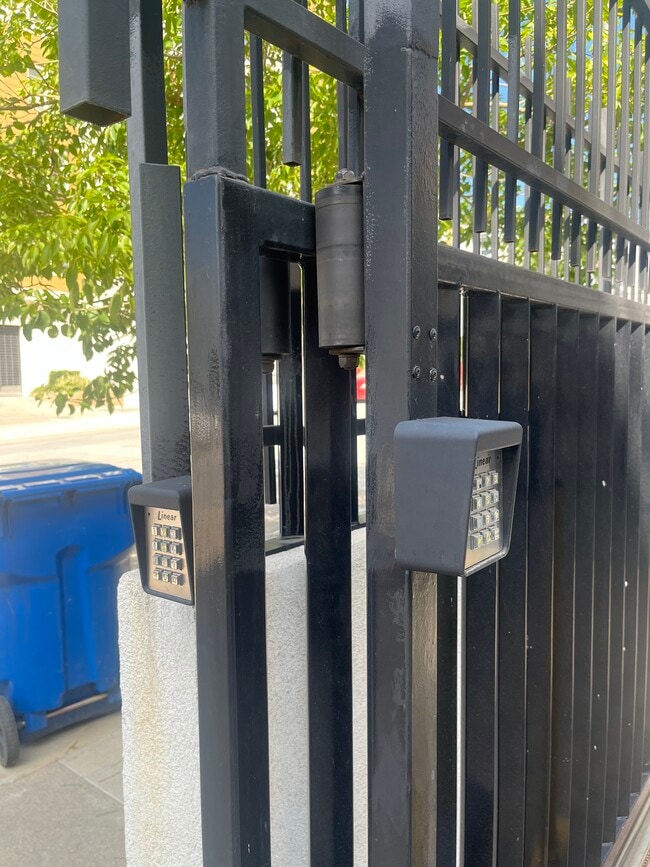 Building Photo - 248 N Dillon St