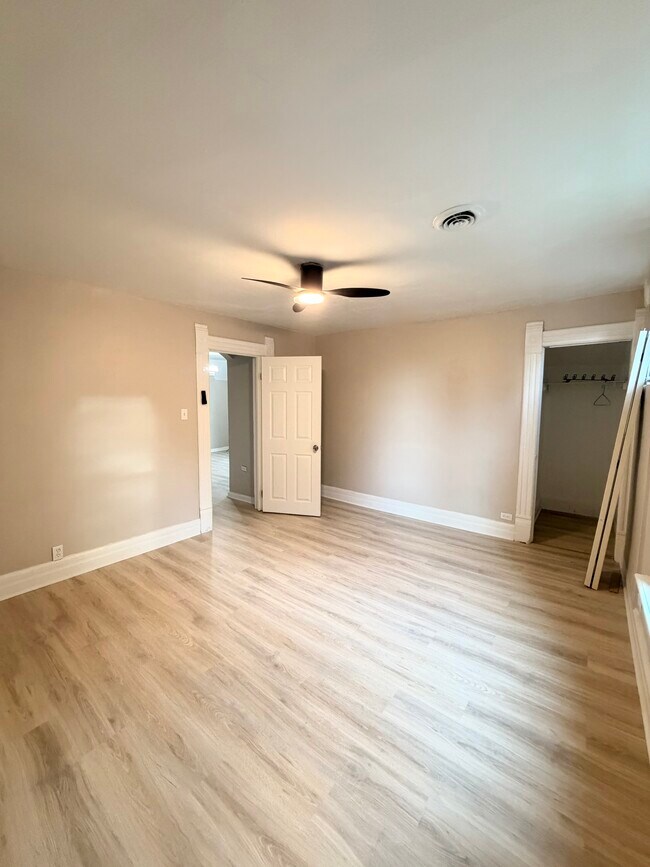 Foto del edificio - 3104 N Newhall St