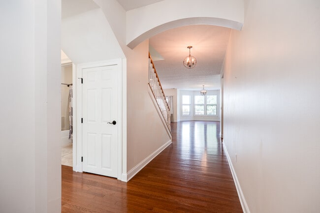 Foto del edificio - 208 Pointe Oakwood Way