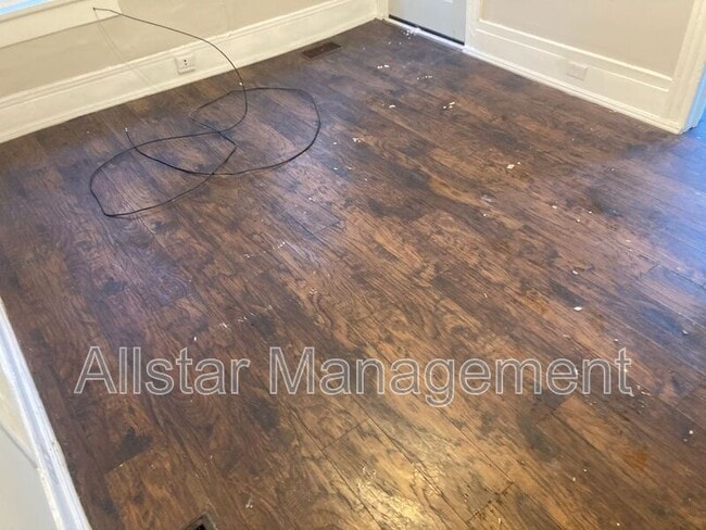 Foto del edificio - 3523 W 58th St