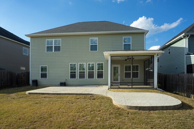 Foto del edificio - 657 Tree Top Trl