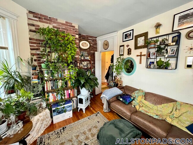 Foto del edificio - 1330 Commonwealth Ave