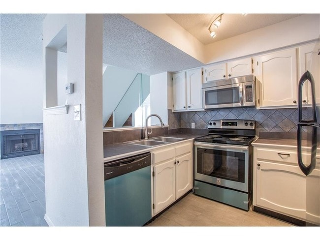 Building Photo - 3125 Sondra Dr