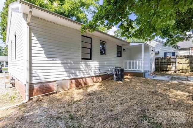 Building Photo - 413 Ackert Ave
