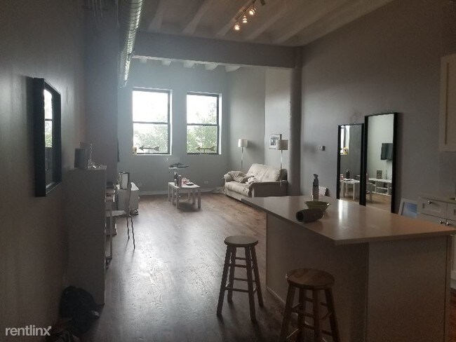 Foto del edificio - 7056 N Clark St