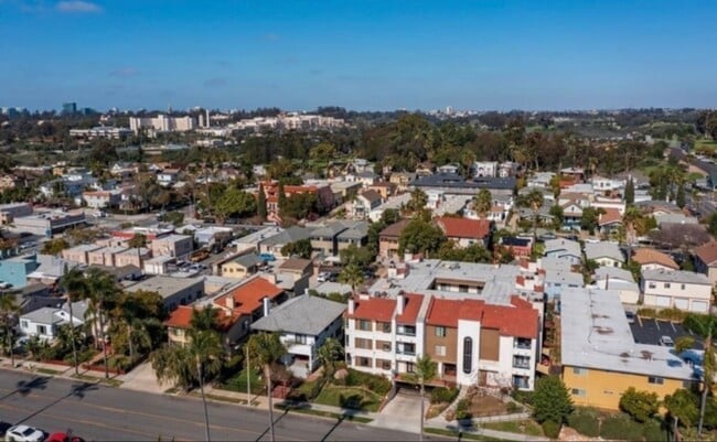 Building Photo - Golden Hill Gem: Spacious Furnished 2BR with City Convenience