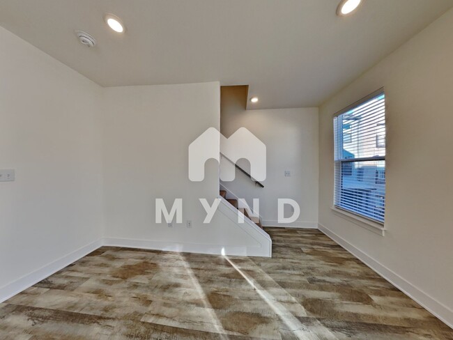 Building Photo - 1844 McQuat Pl