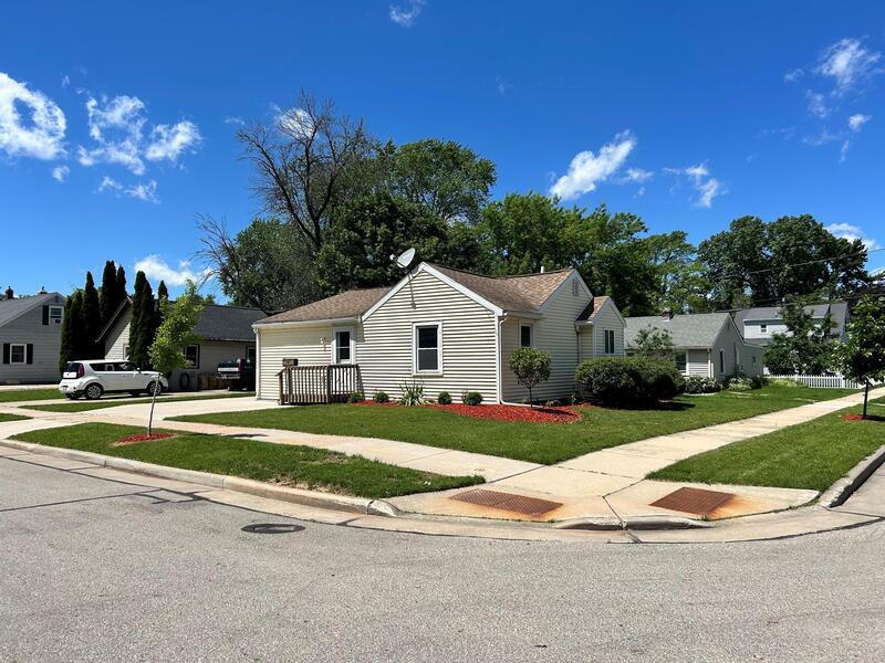 Primary Photo - 326 E Wilson Ave