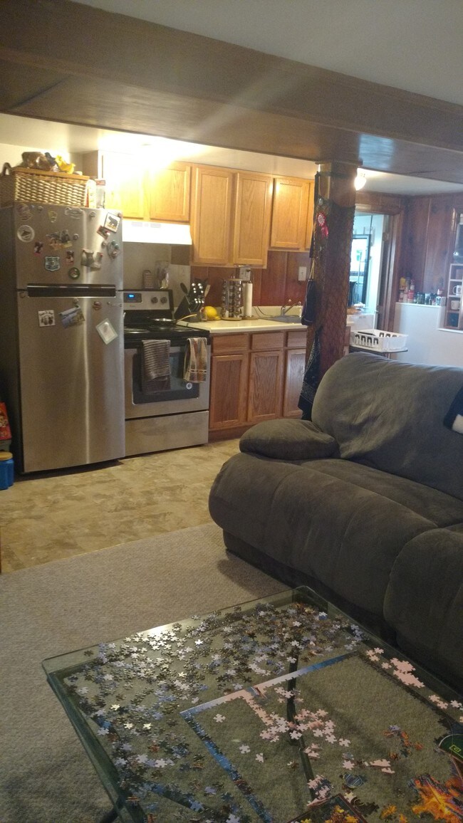 Cocina con puerta al baño - 6416 2nd Pl NW