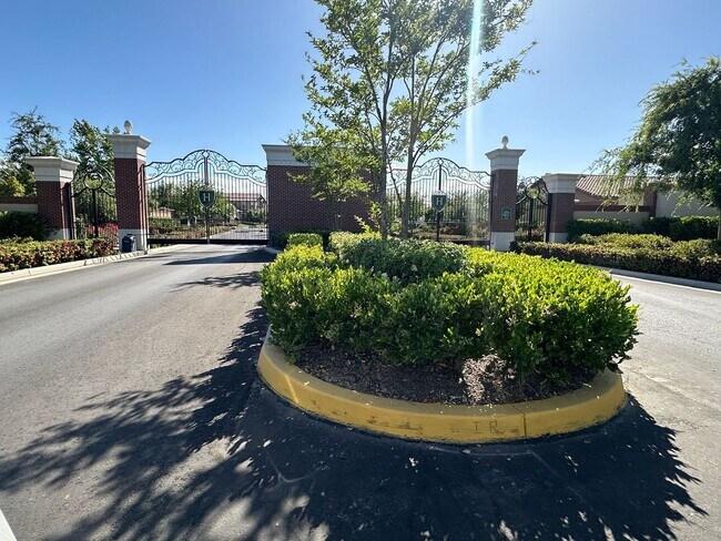 Building Photo - Seven Oaks Highgate Gated Community - READ...