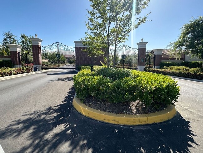 Foto del edificio - Seven Oaks Highgate Gated Community - READ...