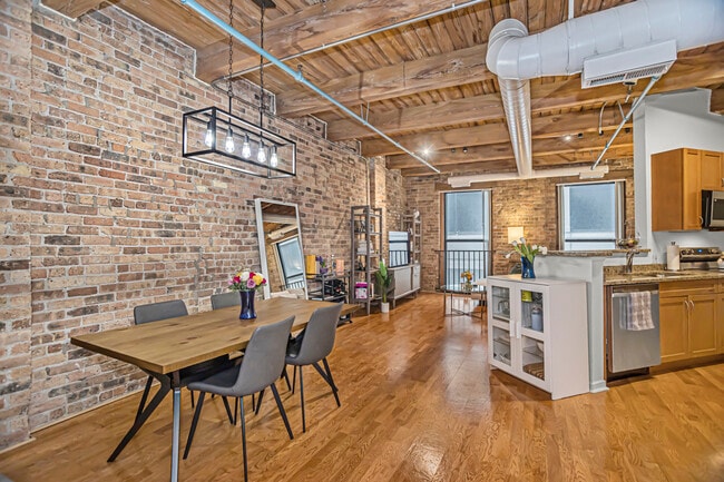 Building Photo - 225 W Huron St