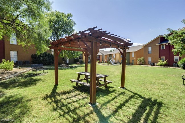Foto del edificio - 2566 Goliad Rd