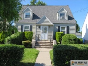 Building Photo - 52 Avenel St