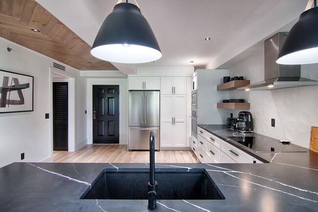 Building Photo - 2770 Polo Island Dr
